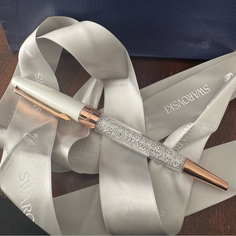 Swarovski 5354902 Ballpoint Pen Elegant White and rose gold Gold Pen-almost new - Picture 2 of 3